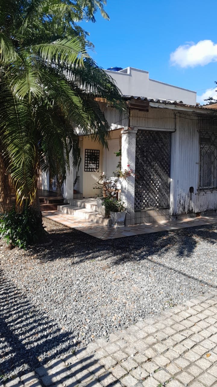 Foto 5 de Terreno de 350m² no Centro de Itajaí com Casa Estilo Chalé Oportunidade Única para Investidores