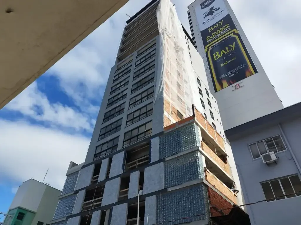 Foto 2 de Apartamento Novo no Centro de Balneário Camboriú – 3 Suítes, 120m², Pronto para Morar | Permuta com Automóveis Aceita