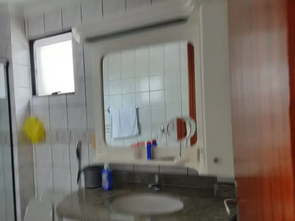 Foto 12 de Apartamento Mobiliado no Centro de Balneário Camboriú – Sacada com Churrasqueira, 2 Vagas e Rua Reta ao Mar