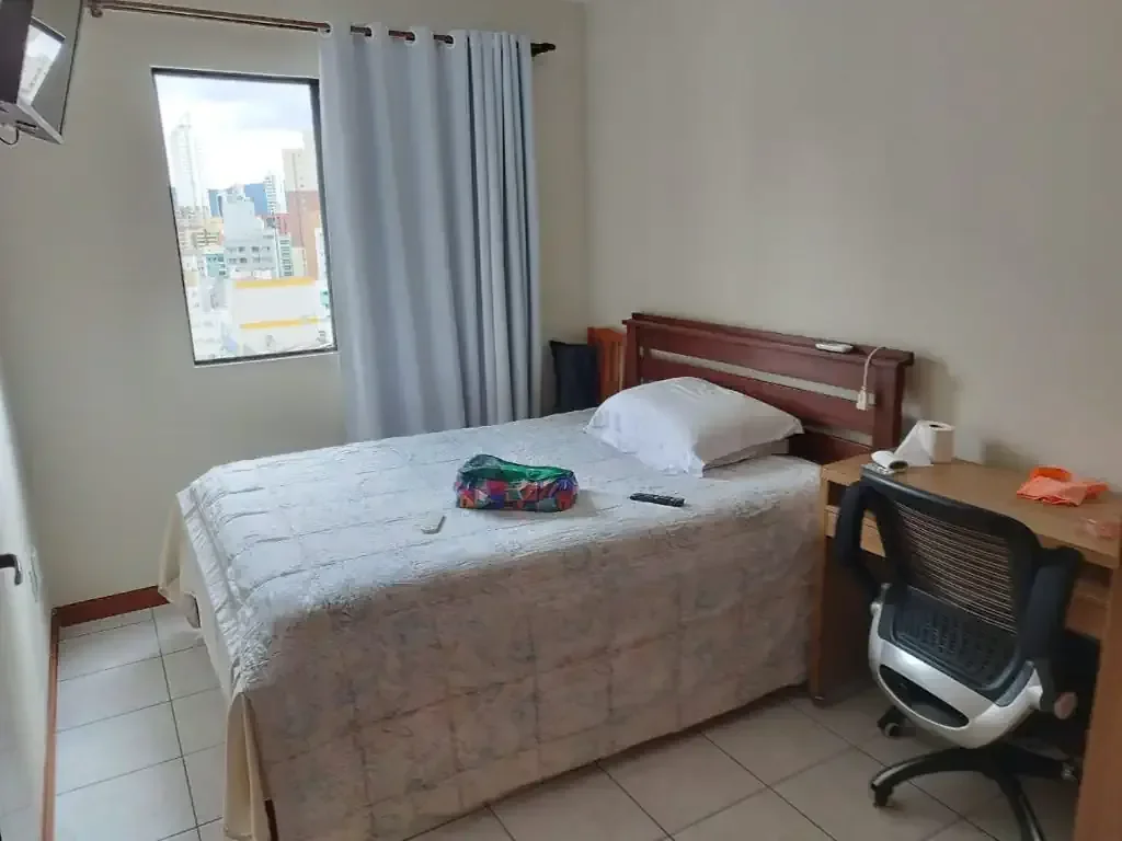 Foto 16 de Apartamento Mobiliado no Centro de Balneário Camboriú – Sacada com Churrasqueira, 2 Vagas e Rua Reta ao Mar