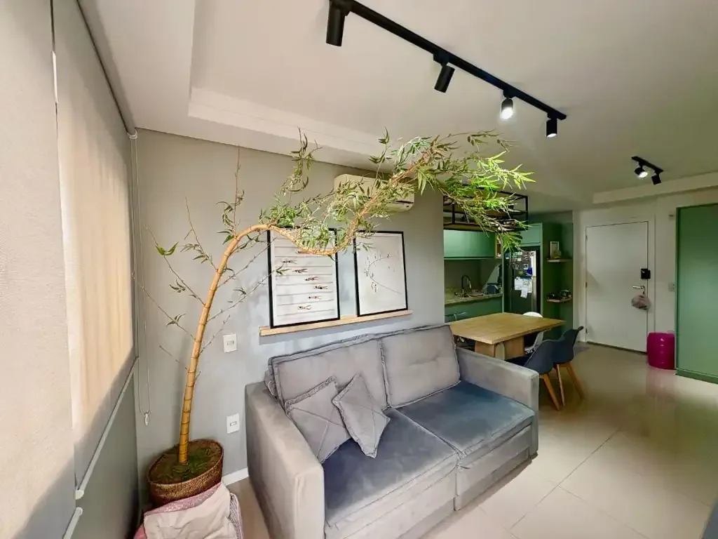 Foto 17 de Apartamento Mobiliado no Centro de Balneário Camboriú – Sacada com Churrasqueira, 2 Vagas e Rua Reta ao Mar
