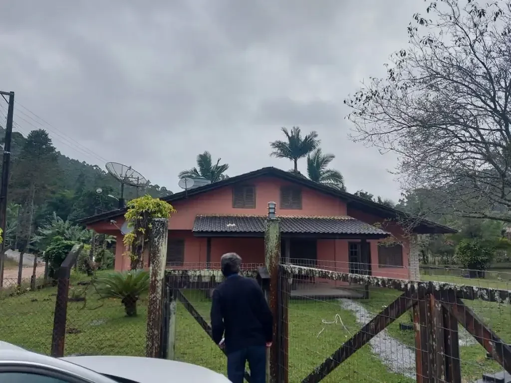 Foto 2 de Sítio com Lago de Peixes e Riacho no Bairro Caetés em Camboriú – 25.125m², Casa, Frutíferas e Lazer Completo