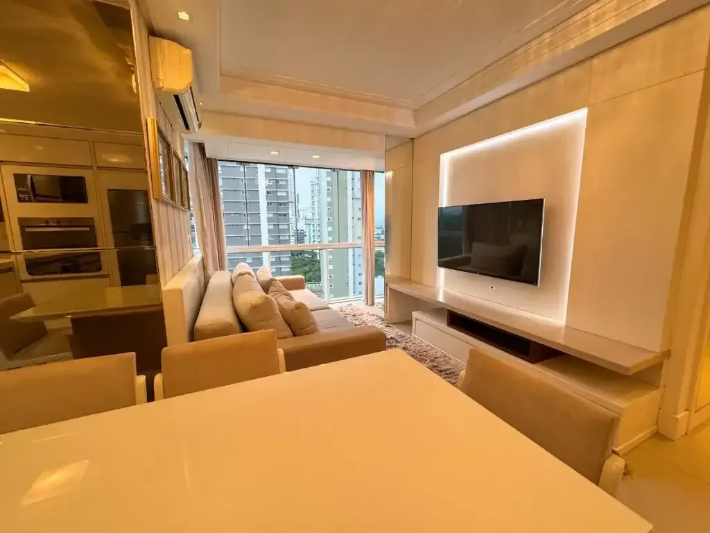 Foto 11 de Apartamento Mobilado na Barra Sul em Balneário Camboriú – 100m da Praia, Vista para o Rio Camboriú e Andar Alto
