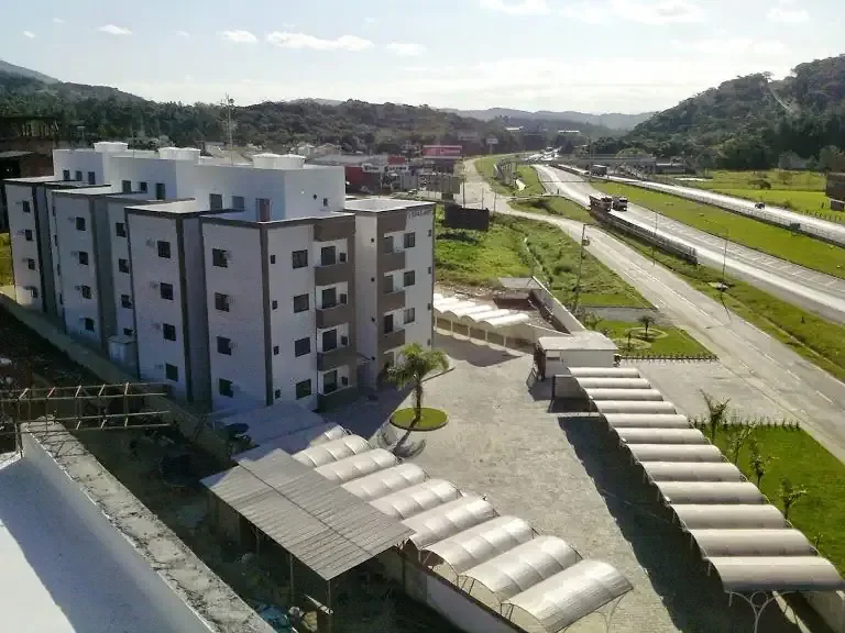 Apartamento Pronto para Morar no Canhanduba – 2 Quartos, Suíte, 69m², Sacada com Churrasqueira e a 5 Min do Centro de BC